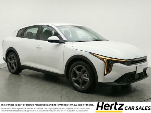 Used 2025 Kia K4 LXS image 1