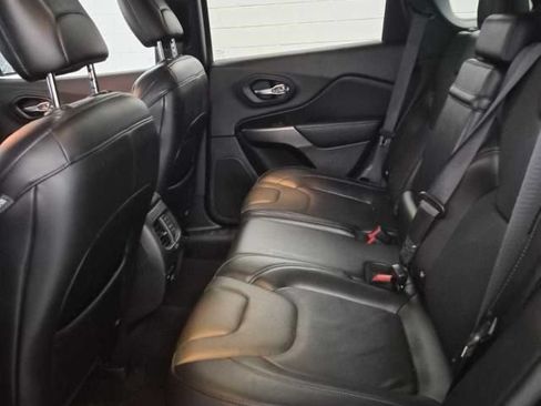 Used 2019 Jeep Cherokee Limited AWD/4WD image 8