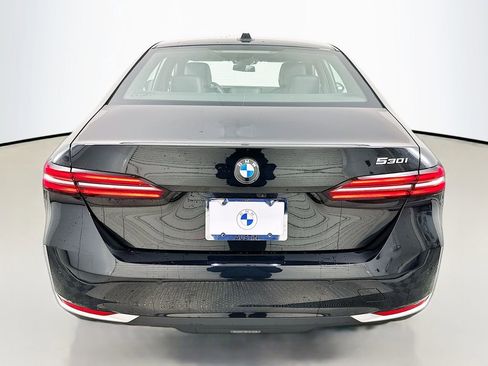 Used 2025 BMW 530i w/ Premium Package image 6