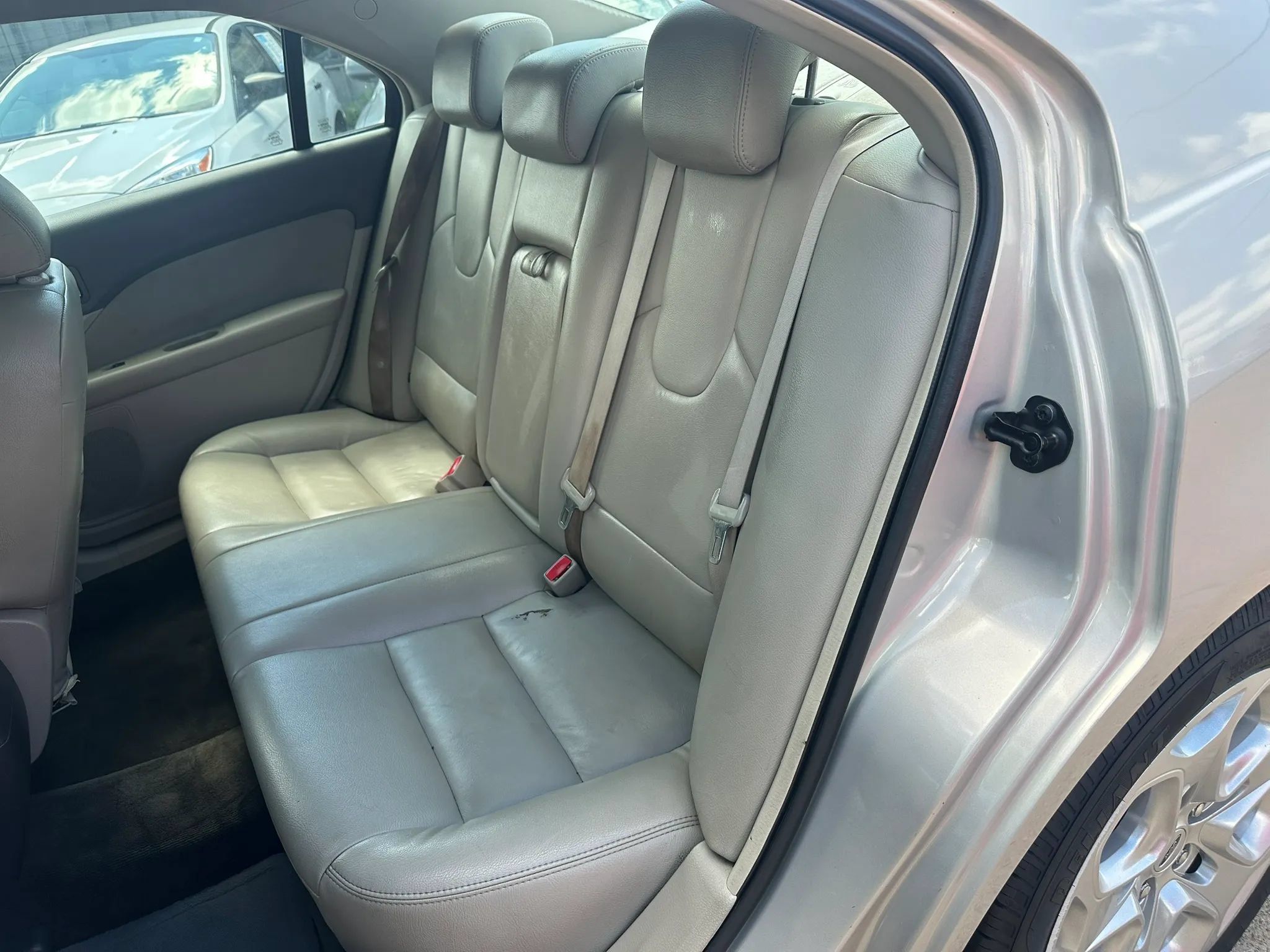 Used 2010 Ford Fusion SE FWD image 10