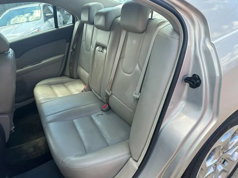 Used 2010 Ford Fusion SE FWD image 10