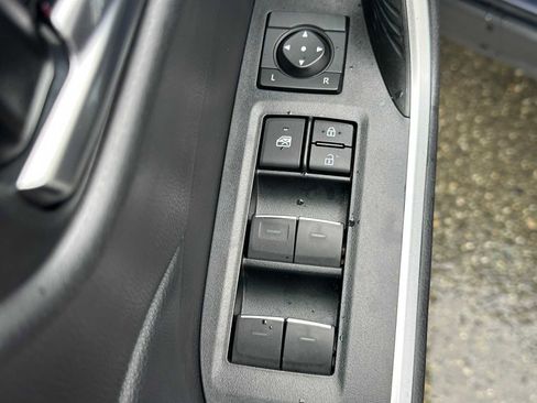 Used 2022 Toyota RAV4 XLE Premium image 21