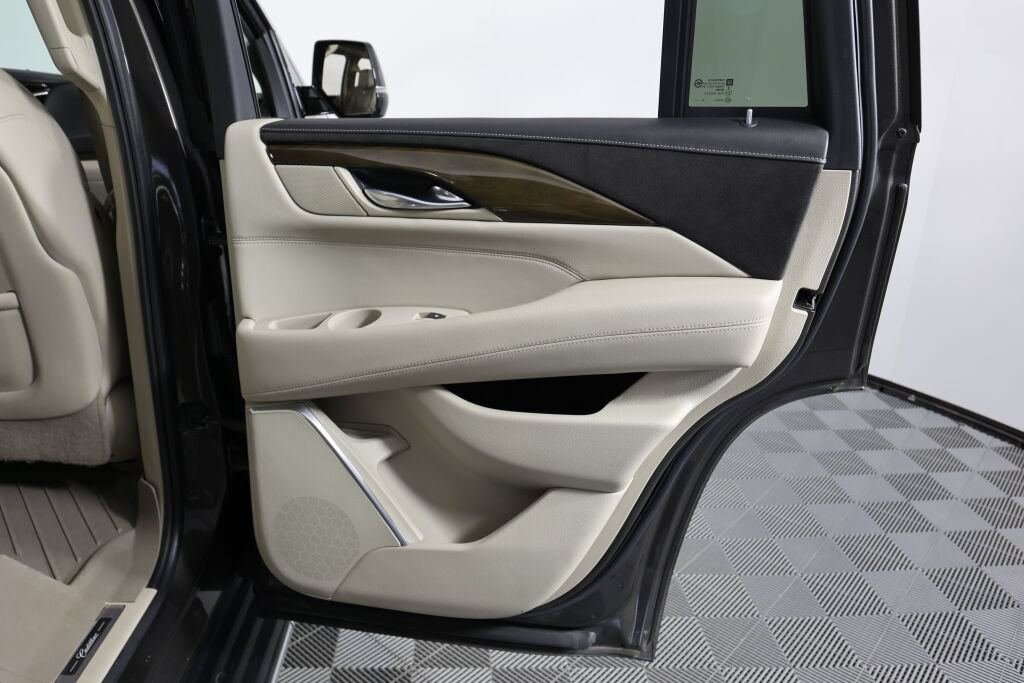 Used 2020 Cadillac Escalade Luxury AWD/4WD image 24