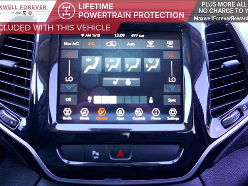 Used 2019 Jeep Cherokee Limited image 18