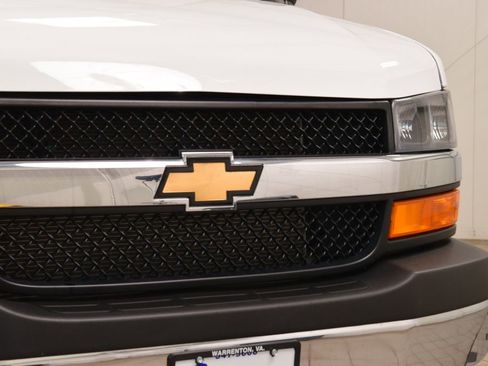 Used 2025 Chevrolet Express 3500 LT w/ LT Preferred Equipment Group RWD image 6