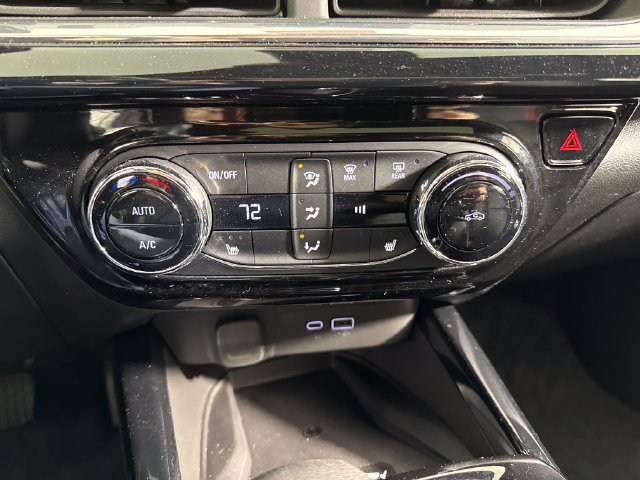 Used 2024 Chevrolet Trax RS w/ Sunroof Package FWD image 34