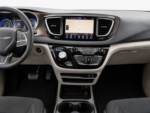 Used 2019 Chrysler Pacifica Touring Plus FWD image 14