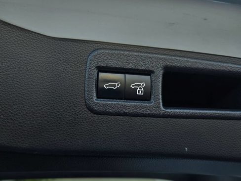 Used 2021 Toyota Venza XLE w/ Carpet Mat Package (TMS) AWD/4WD image 21