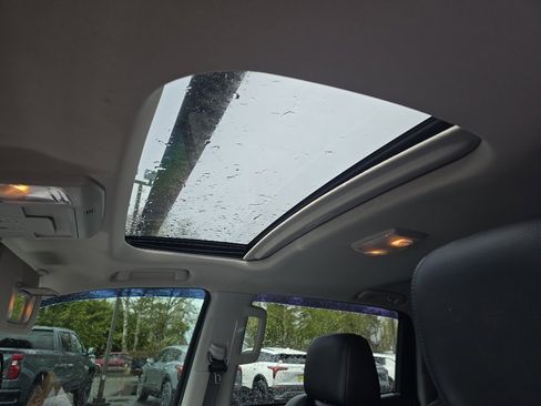 Used 2015 Toyota Tundra Limited w/ Limited Premium Package AWD/4WD image 12