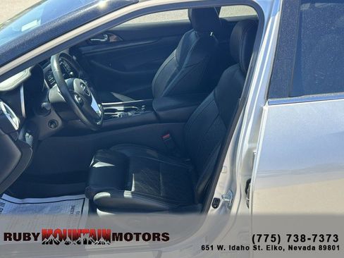 Used 2020 Nissan Maxima Platinum w/ Sport Mat Group FWD image 11