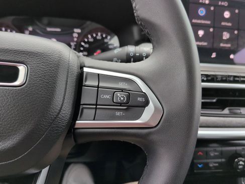 Used 2024 Jeep Compass Latitude image 21