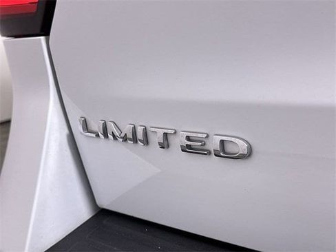 Used 2024 Ford Expedition Limited image 33