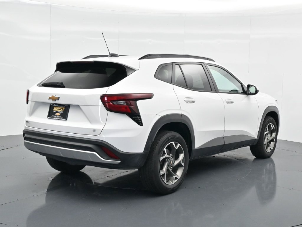 Used 2025 Chevrolet Trax LT FWD image 7