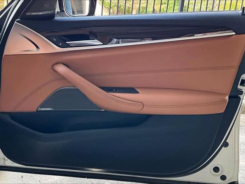 Used 2023 BMW 540i w/ Premium Package image 22