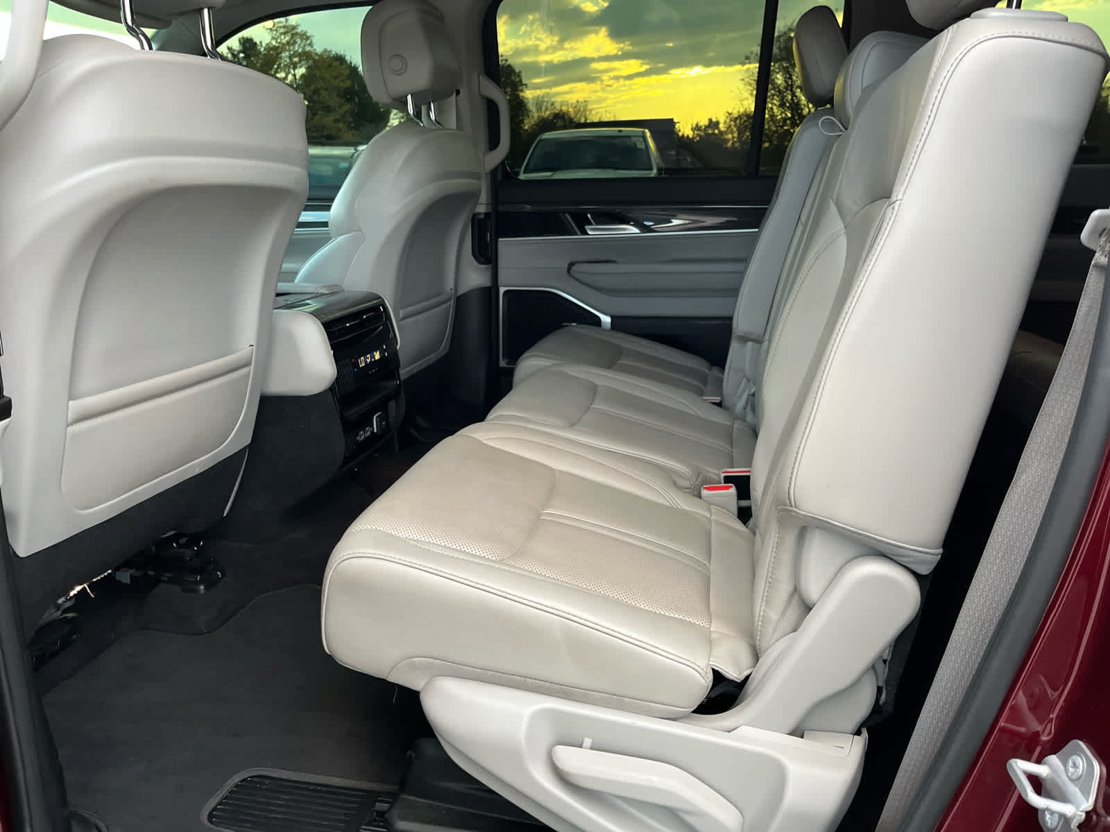 Used 2022 Jeep Wagoneer Series II AWD/4WD image 20