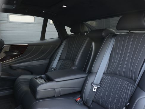 Used 2023 Lexus LS 500 w/ Interior Upgrade Package RWD image 31