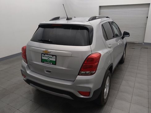 Used 2021 Chevrolet Trax LT w/ LT Convenience Package FWD image 7