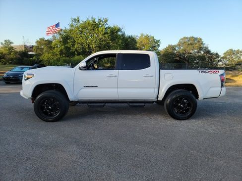 Used 2021 Toyota Tacoma TRD Sport w/ Technology Package AWD/4WD image 8