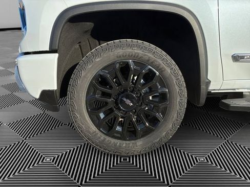New 2026 Chevrolet Silverado 2500 High Country w/ High Country Premium Package AWD/4WD image 9