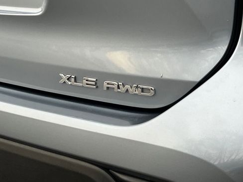 Used 2024 Toyota Highlander XLE image 7