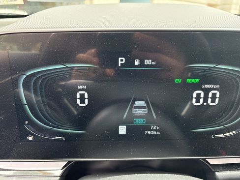 Certified 2024 Kia Niro EX FWD image 17