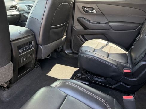 Used 2018 Chevrolet Traverse LT FWD image 16