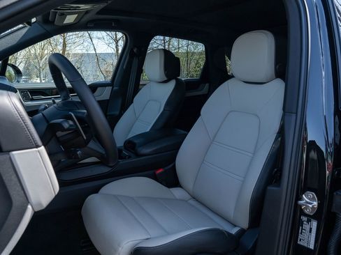 Used 2024 Porsche Cayenne S image 5
