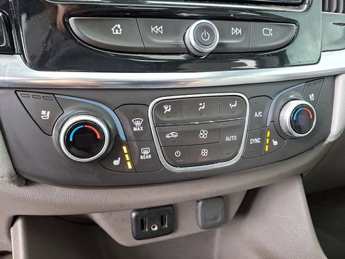 Used 2019 Chevrolet Traverse Premier AWD/4WD image 19