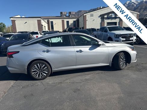 Used 2024 Nissan Altima 2.5 SV FWD image 9