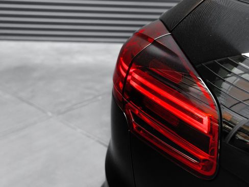 Used 2016 Porsche Cayenne AWD/4WD image 28