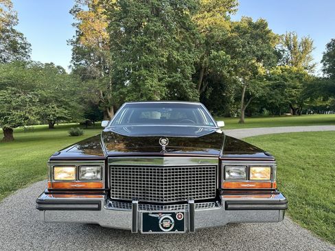 Used 1987 Cadillac Brougham RWD image 3