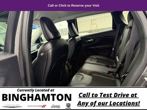 Used 2022 Jeep Cherokee Trailhawk image 18