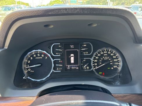 Used 2019 Toyota Tundra Limited w/ Limited Premium Package AWD/4WD image 14