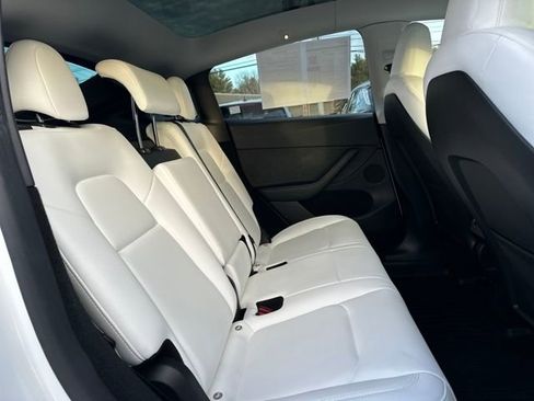 Used 2024 Tesla Model Y Long Range image 19