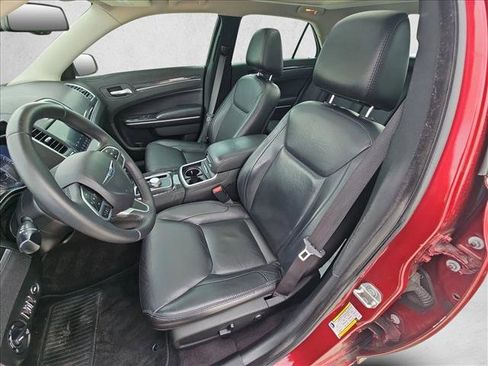 Used 2018 Chrysler 300 Touring L image 17