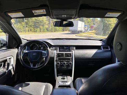 Used 2017 Land Rover Discovery Sport HSE Luxury image 18