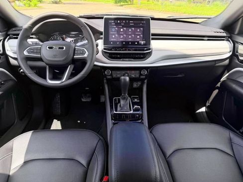 Used 2025 Jeep Compass Limited AWD/4WD image 14
