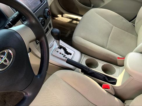 Used 2013 Toyota Corolla LE FWD image 16