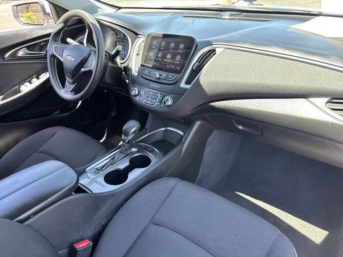 Used 2025 Chevrolet Malibu LT FWD image 12