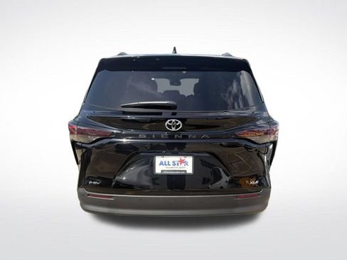 Used 2026 Toyota Sienna XLE FWD image 27