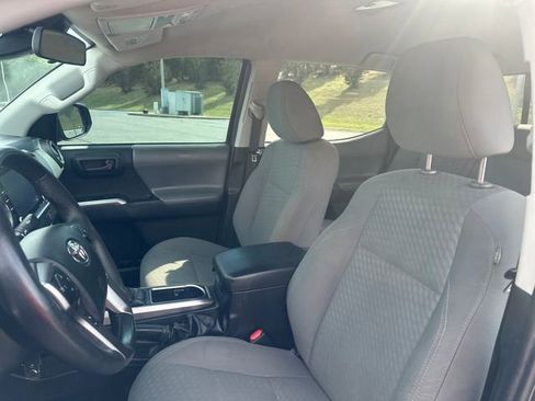 Used 2022 Toyota Tacoma SR5 RWD image 15