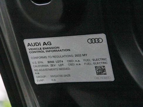 Used 2022 Audi e-tron Premium w/ Convenience Plus Package image 28