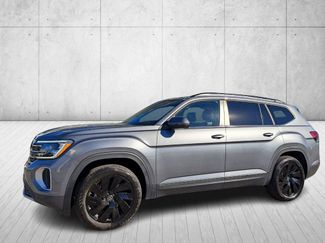 Used 2024 Volkswagen Atlas SE w/ Black Wheel Package video 1