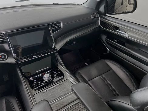 Used 2024 Jeep Wagoneer Series III w/ Premium Group I image 25