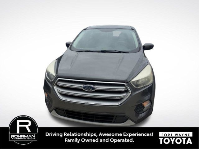 Used 2017 Ford Escape SE w/ SE Cold Weather Package AWD/4WD image 1