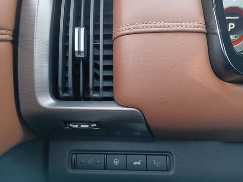 Used 2023 Nissan Pathfinder Platinum image 17