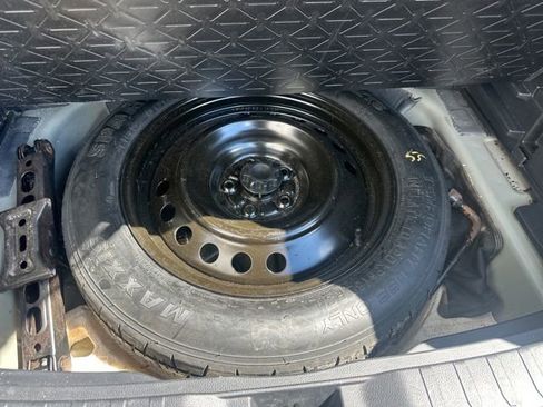 Used 2019 Toyota RAV4 LE FWD image 36