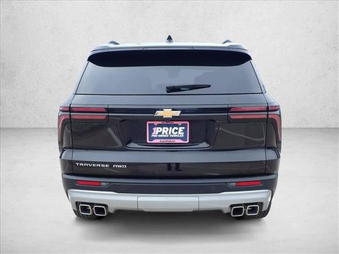 Used 2025 Chevrolet Traverse LT w/ Driver Confidence Package AWD/4WD image 3