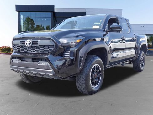 Used 2025 Toyota Tacoma TRD Off-Road AWD/4WD image 7