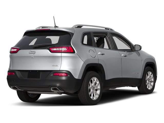 Used 2017 Jeep Cherokee Latitude FWD image 3